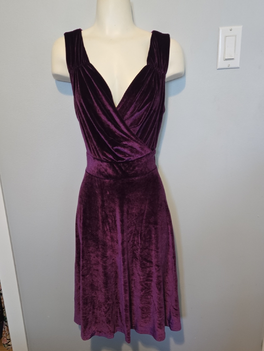 Grace Karin Sleeveless Velvet Midi Dress in Plum
